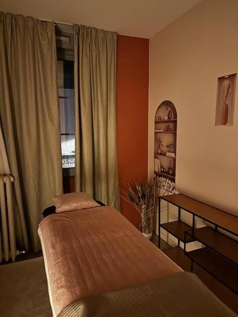 Hotel Terminus - Pizzeria Pizz'A Gogo - Salle De Sport - Face A La Gare Lons-le-Saunier Kültér fotó
